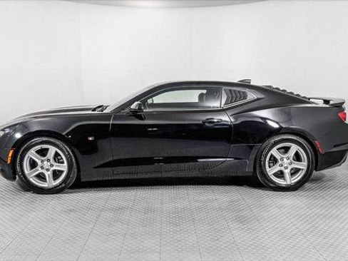 Used 2020 Chevrolet Camaro LT w/ Technology Package RWD image 3