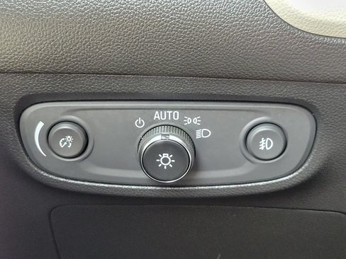 Used 2021 Buick Encore GX Preferred w/ Cold Weather Comfort Package FWD image 15