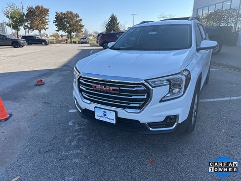 Used 2024 GMC Terrain SLT image 11