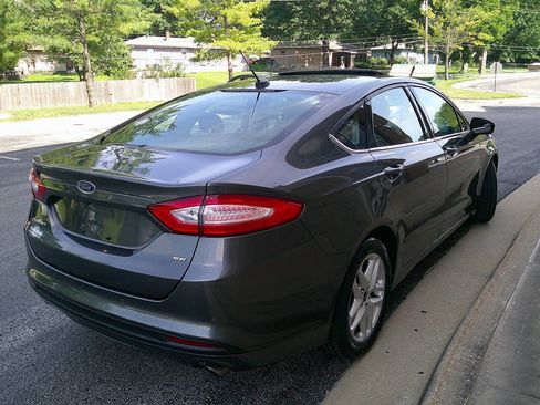 Used 2016 Ford Fusion SE FWD image 8
