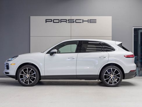 Certified 2023 Porsche Cayenne Platinum Edition image 2