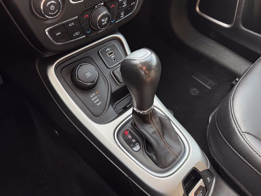 Used 2019 Jeep Compass Latitude w/ Cold Weather Group AWD/4WD image 40