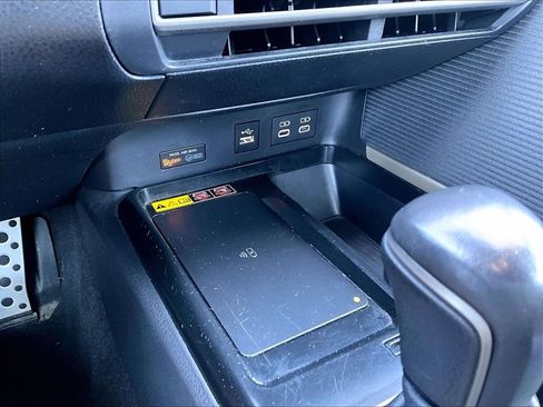 Used 2025 Toyota Camry SE FWD image 27