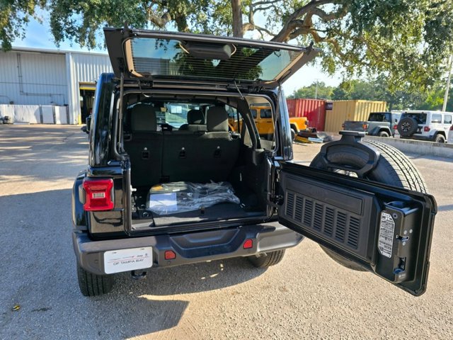 New 2025 Jeep Wrangler Unlimited Sahara w/ Safety Group AWD/4WD image 33