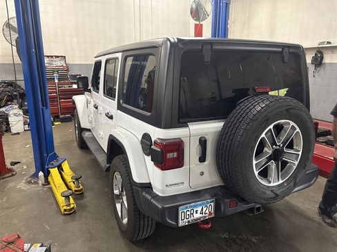 Used 2018 Jeep Wrangler Unlimited Sahara w/ Cold Weather Group AWD/4WD image 5
