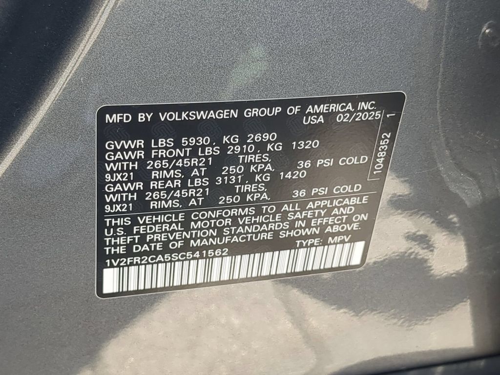 Certified 2025 Volkswagen Atlas SEL Premium R-Line AWD/4WD image 40