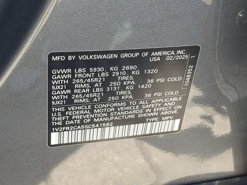 Certified 2025 Volkswagen Atlas SEL Premium R-Line AWD/4WD image 40