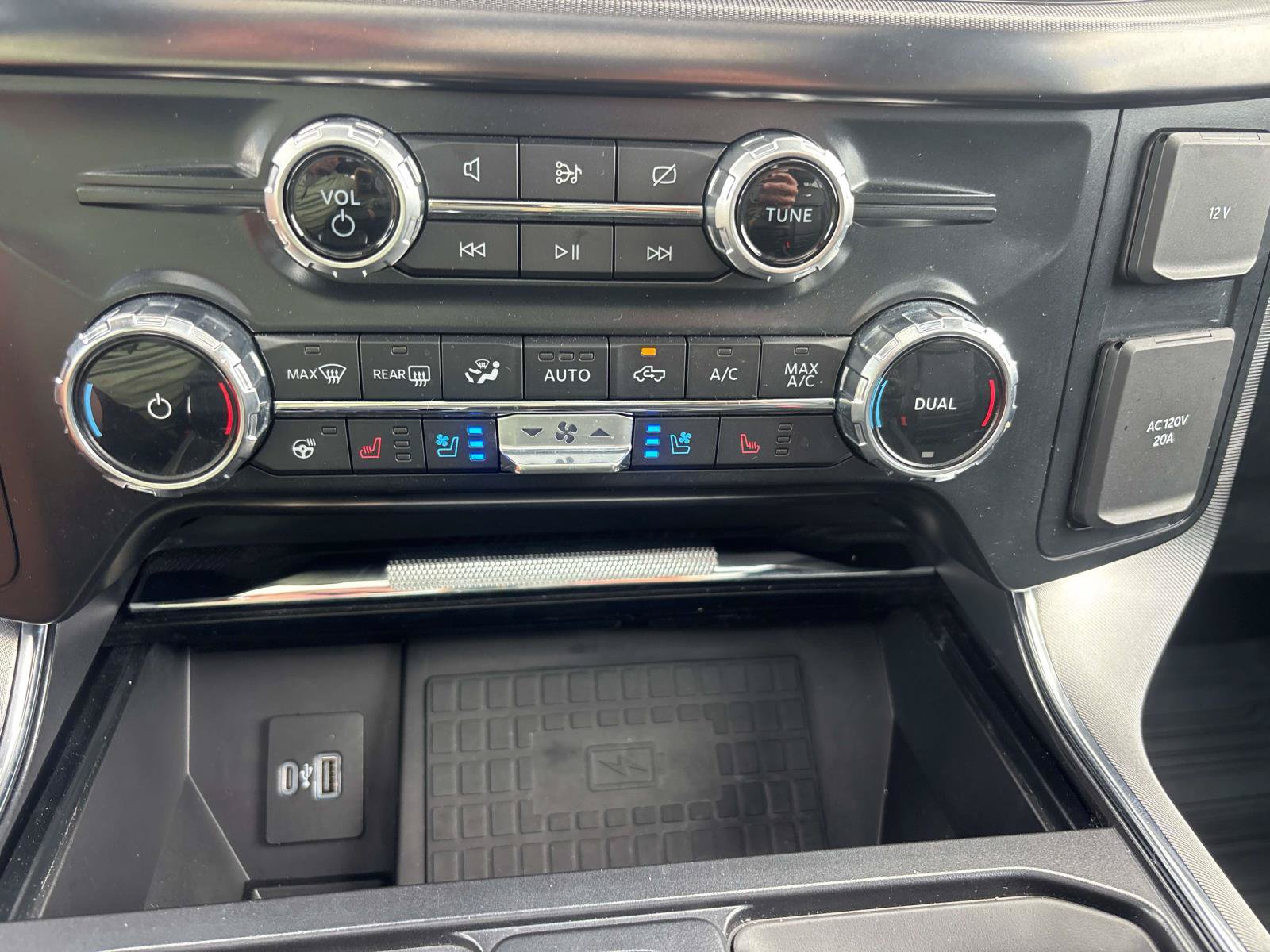 Used 2022 Ford F150 Platinum w/ Equipment Group 701A High AWD/4WD image 29