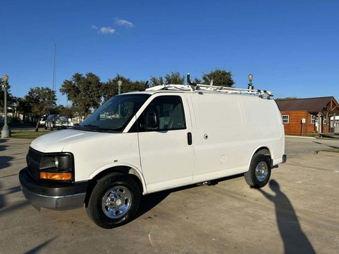 Used 2014 Chevrolet Express 2500 image 3