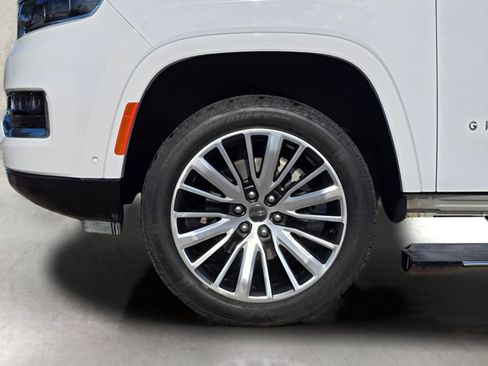 Used 2024 Jeep Grand Wagoneer L Series III image 38
