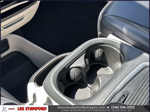Used 2023 Chrysler Pacifica Touring-L FWD image 33