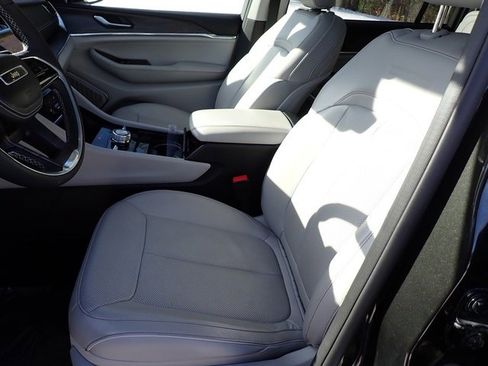 Certified 2023 Jeep Grand Cherokee L Overland image 16