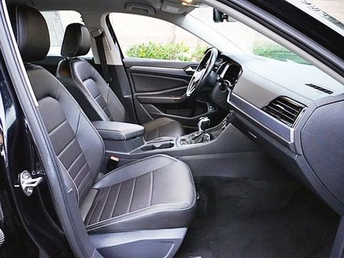 Used 2024 Volkswagen Jetta SE image 11