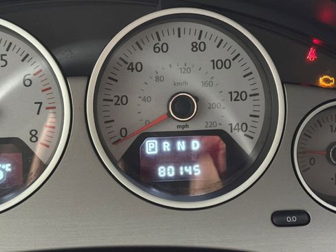 Used 2011 Volkswagen Routan SE image 17