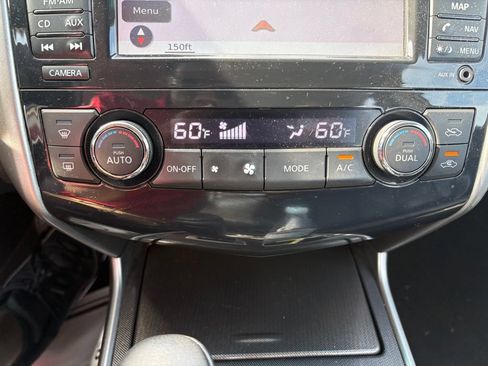 Used 2013 Nissan Altima 3.5 SL w/ Technology Pkg FWD image 17