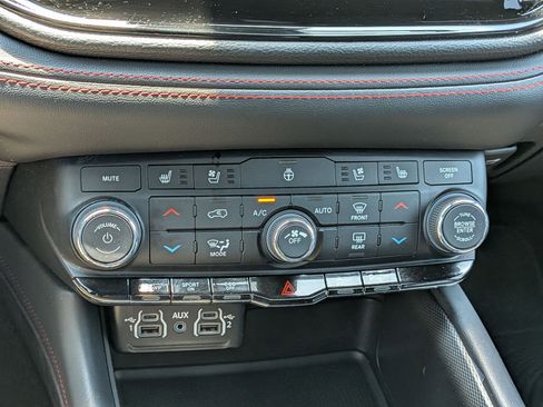 Used 2024 Dodge Durango GT RWD image 25