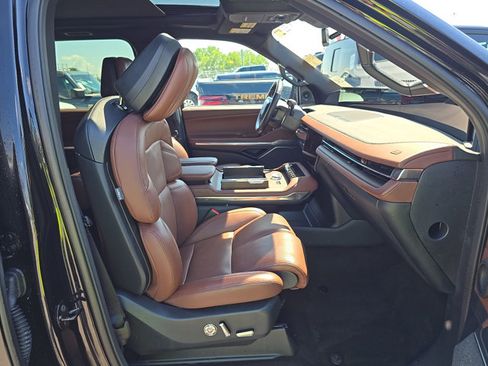 Used 2025 Lincoln Navigator L Reserve AWD/4WD image 10