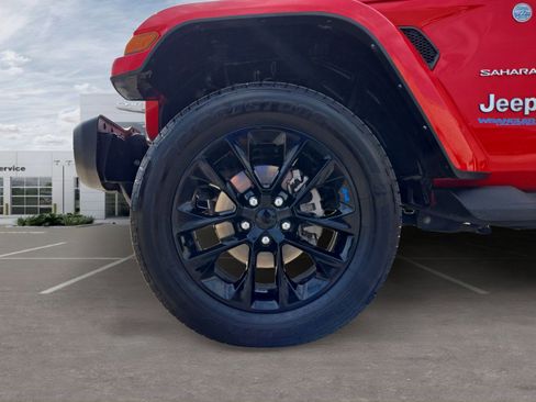 Used 2022 Jeep Wrangler Unlimited Sahara w/ Cold Weather Group AWD/4WD image 10