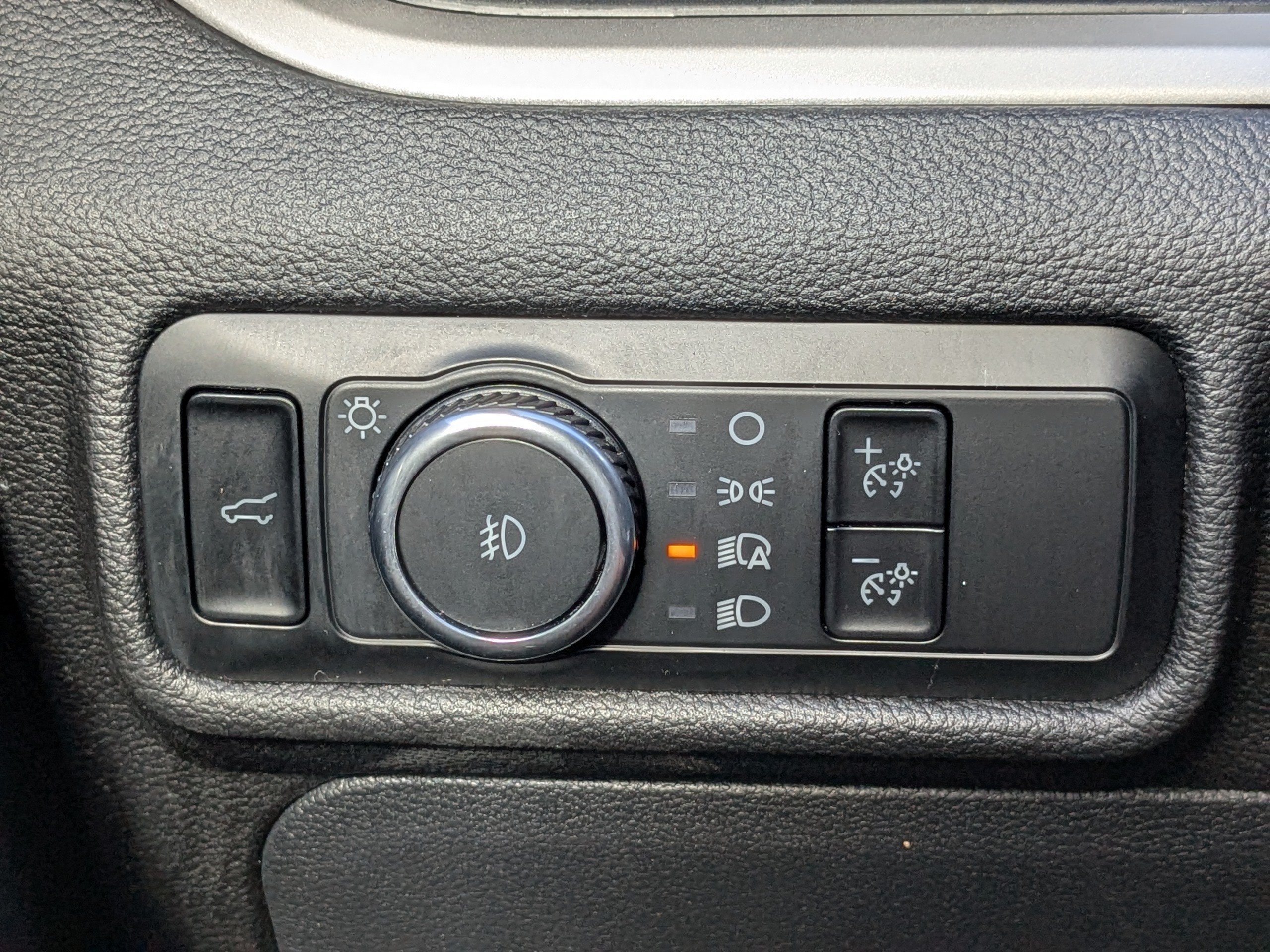 Used 2024 Ford Explorer XLT w/ Equipment Group 202A AWD/4WD image 27