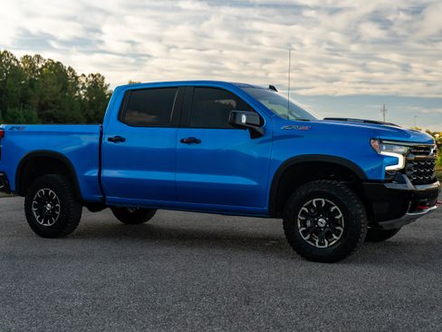 Used 2025 Chevrolet Silverado 1500 ZR2 image 11