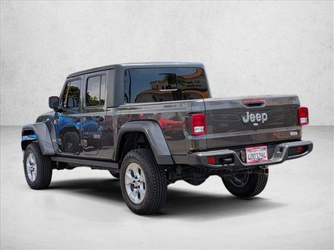 Certified 2020 Jeep Gladiator Overland AWD/4WD image 8