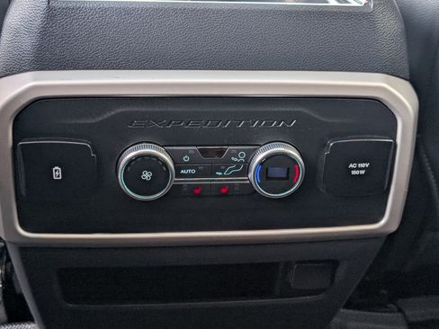 Used 2022 Ford Expedition Max Limited image 17