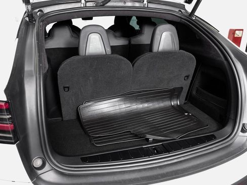 Used 2022 Tesla Model X image 58