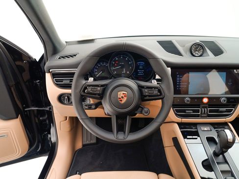 Certified 2026 Porsche Macan AWD/4WD image 29