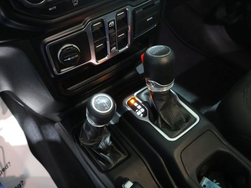 Used 2023 Jeep Gladiator Sport image 29