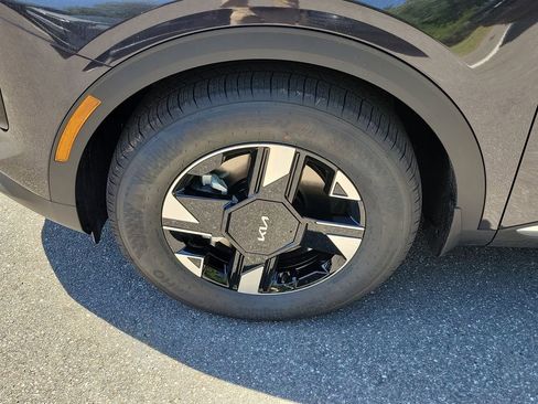 New 2026 Kia Sportage LX FWD image 36