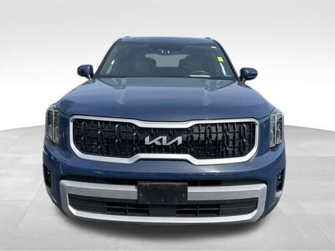 Used 2024 Kia Telluride EX w/ EX Captain's Chair Package FWD image 11