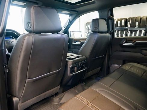 Used 2025 Chevrolet Silverado 1500 High Country w/ Midnight Edition image 30