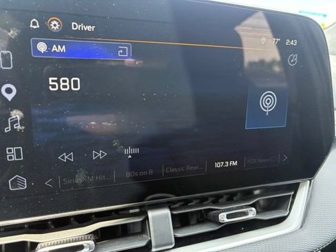 Used 2025 Chevrolet Equinox LT AWD/4WD image 13