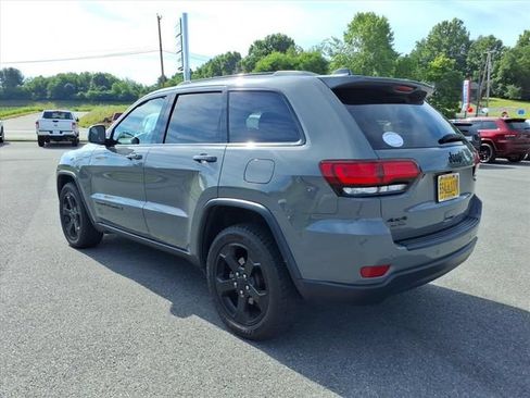 Used 2021 Jeep Grand Cherokee Freedom Edition AWD/4WD image 9