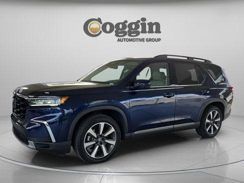 Used 2025 Honda Pilot Touring image 1