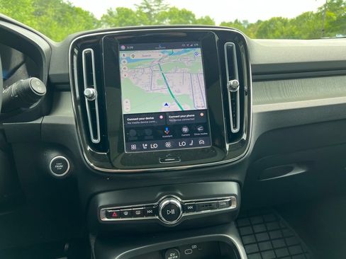 Certified 2023 Volvo XC40 B5 Plus w/ Driver Assist Package AWD/4WD image 14