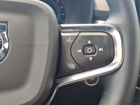 Used 2023 Volvo XC40 B5 Core AWD/4WD image 17