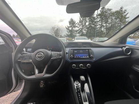 Used 2025 Nissan Versa SV FWD image 33