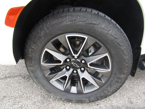 Used 2023 Chevrolet Tahoe Z71 w/ Luxury Package image 34