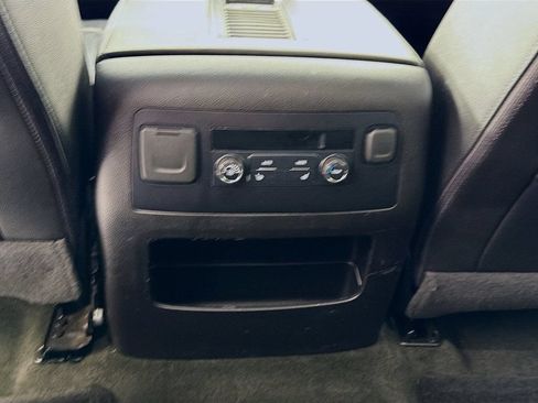 Used 2017 GMC Yukon SLT AWD/4WD image 26