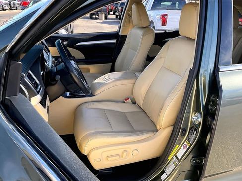 Used 2018 Toyota Highlander XLE image 7