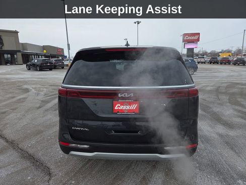 Used 2024 Kia Carnival LX image 5