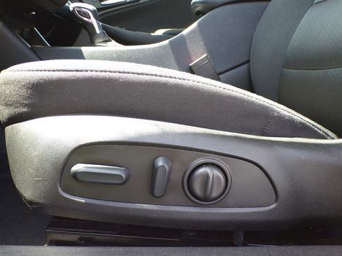 Used 2025 Chevrolet Malibu LT FWD image 30