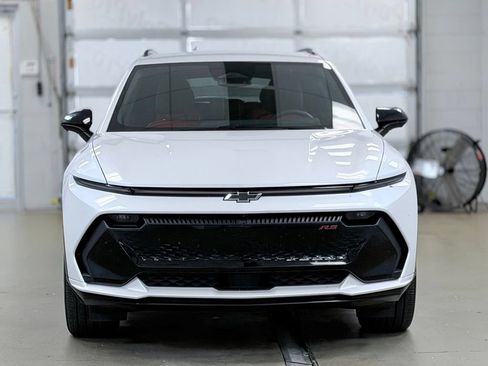 Used 2025 Chevrolet Equinox EV RS FWD image 2