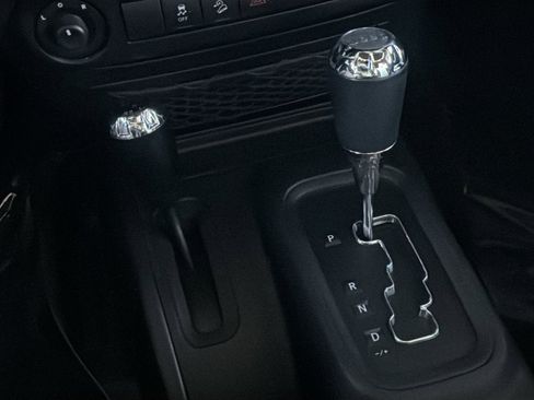 Used 2017 Jeep Wrangler Sahara w/ Connectivity Group image 27