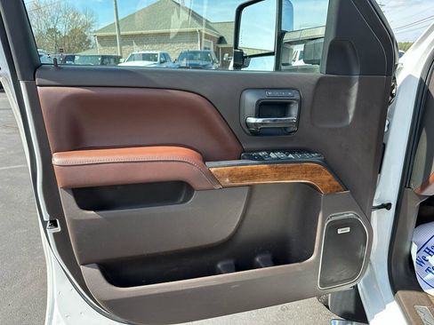 Used 2017 Chevrolet Silverado 2500 High Country w/ Duramax Plus Package image 10