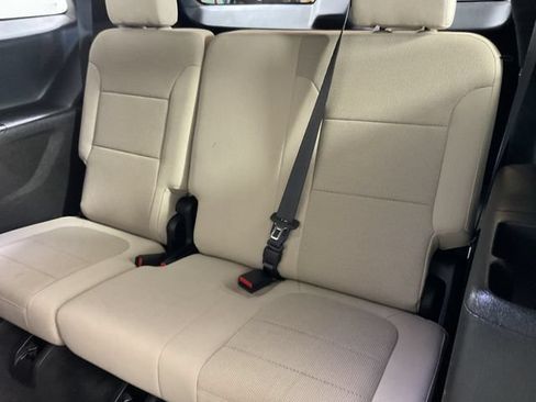 Used 2022 Chevrolet Traverse LT FWD image 22