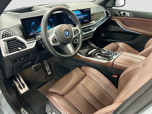 Used 2024 BMW X5 xDrive50e w/ M Sport Package AWD/4WD image 9