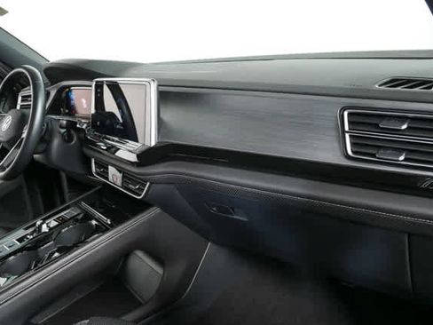 Certified 2025 Volkswagen Atlas Cross Sport SE FWD image 23
