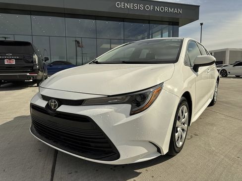 Used 2024 Toyota Corolla LE image 1